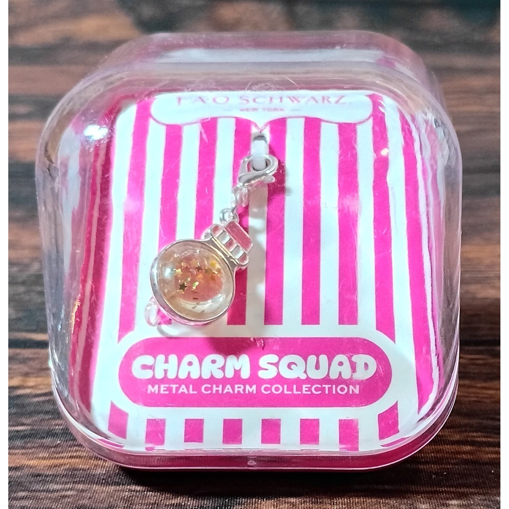 FAO Schwarz Charm Squad Metal Charm Gold Star Glitter Snow Globe Silver Tone NEW